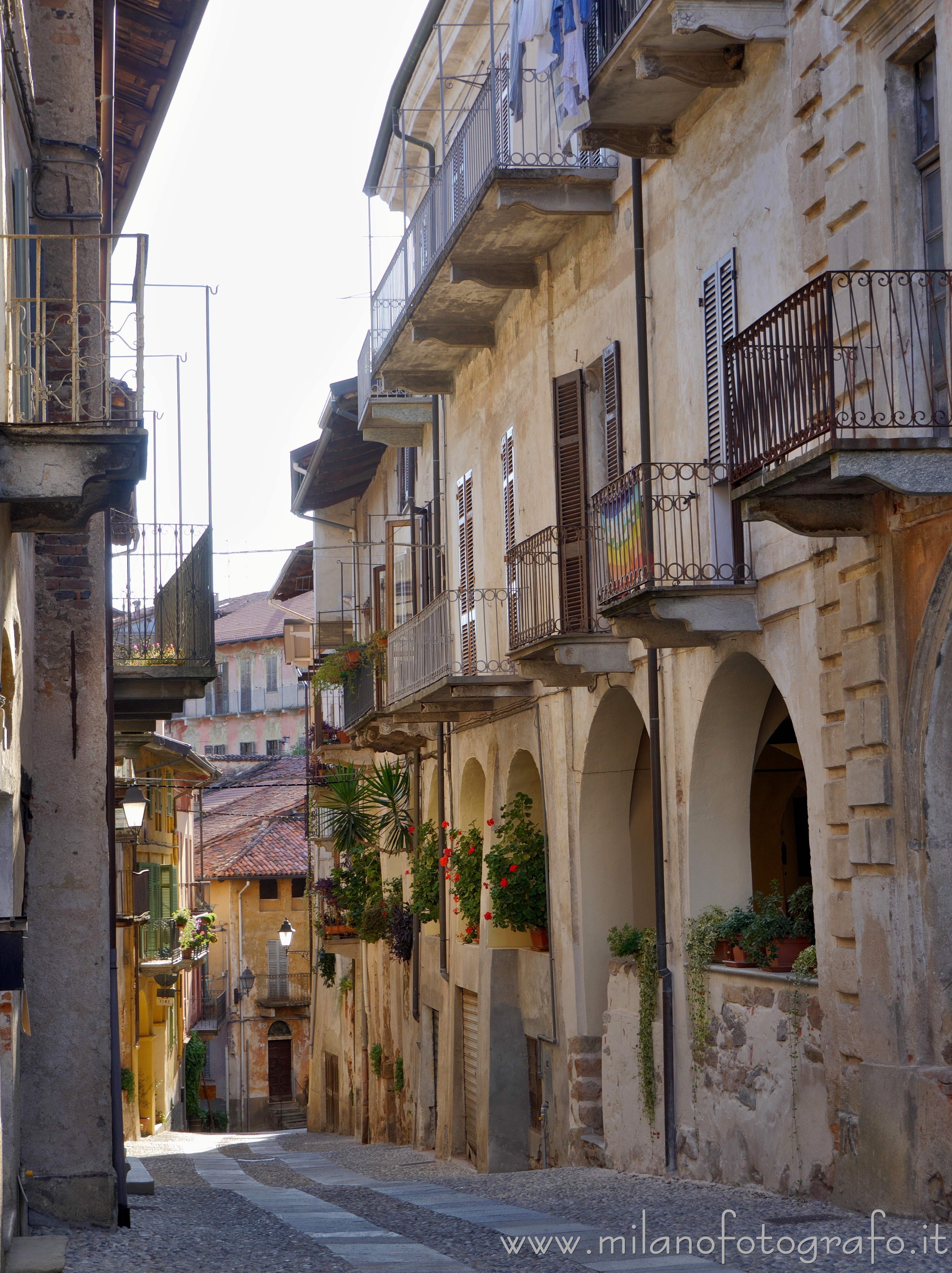 Masserano (Biella) - Un tratto di via Borgo Inferiore - Foto a piena risoluzione